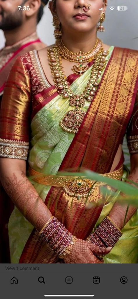 Gold Colour Wedding Saree, Pellikuturu Sarees, Pattu Sarees Latest Collection, Simple Hairstyle For Saree, South Indian Bride Jewellery, Latest Pattu Sarees, Wedding Blouses, Indian Brides Jewelry, Latest Saree Trends