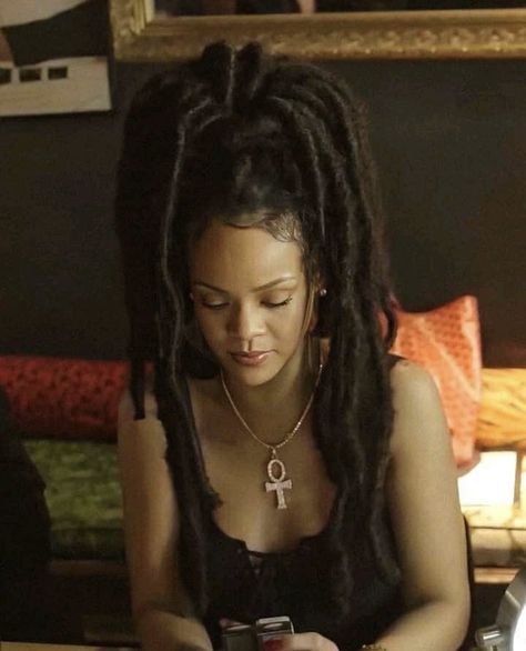 badgalriri on Twitter: "Rihanna with dreads appreciation tweet..… " Rihanna Locs, Rihanna Dreads, Dread Updos, Female Goat, Rihanna Love, Future Style, Bad Gal, Locs, Rihanna