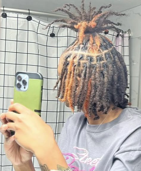 Dreadloc Color Ideas, Dread Dye Ideas, Locs With Highlights, Half Dyed Locs, Dye Dreads, Two Tone Locs, Loc Dye Ideas, Dyed Dreadlocks, Short Loc Styles For Women