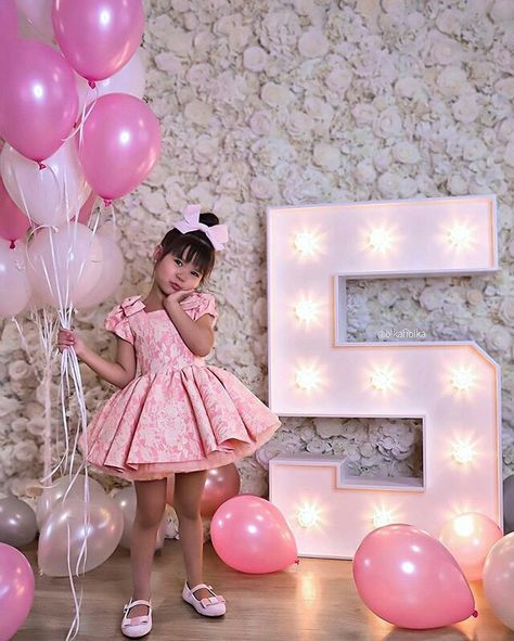 3 Year Photoshoot Ideas, 5 Birthday Photoshoot, 5 Year Birthday Photoshoot, Bday Celebration Ideas, 8th Birthday Photoshoot Ideas, 5th Birthday Photoshoot Ideas, Baby Shower Cakes Neutral, Lila Party, Toddler Pictures