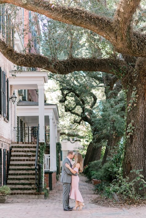 Engagement Photos Savannah Ga, Savannah Georgia Historic District, Wormsloe Savannah Ga Photos, Savannah Ga Wedding Photos, Historic Savannah Georgia, Savannah Chat