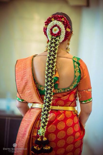 Gold Jada, South Indian Wedding Hairstyles, Indian Wedding Garland, Bridal Hair Decorations, Bridal Hairstyle Indian Wedding, Bridal Sarees South Indian, Bridal Hairdo, Indian Wedding Hairstyles, South Indian Bride Hairstyle