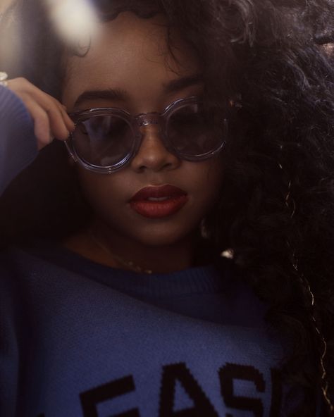 H.e.r Aesthetic Singer, Gabi Wilson, Faithful Quotes, H.e.r Singer, Aesthetic Female, R Wallpaper, H.e.r Aesthetic, Star Struck, Celebrity Faces