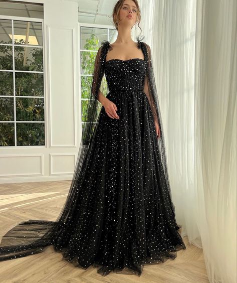 Black Gown With Cape, Prom Dresses With Cape, Elegant Feminine Outfits, Swiftie Party, Evening Dress With Cape, Arabic Women, Dress With Gloves, Tulle Prom Dresses, Dress With Cape