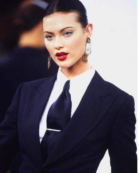 Shalom Harlow Supermodel Aesthetic, Alena Shishkova, Shalom Harlow, Models 90s, 90s Runway Fashion, 90s Model, 90s Supermodels, Vs Models, 90s Models