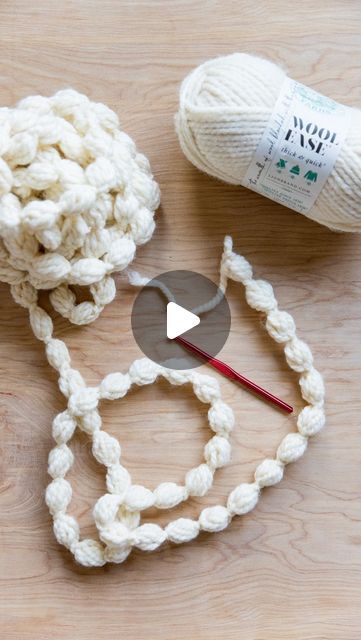 330K likes, 2,026 comments - deliacreates em December 13, 2022: "Crochet a chunky garland! 🧶✨🎄 All you need is a 6.5 mm hook, super bulky yarn, and a good holiday movie…which is about how long it takes to knock out a skein. This project is beginner friendly and incredibly flexible. There’s no set gauge or wrong way to go it. Any variation just gives your garland a different look. See the link in my profile for a slower, more detailed tutorial, plus a link to a similar garland I made using th Chunky Garland, Diy Crochet Garland, Diy Yarn Garland, Crochet Christmas Garland, Yarn Projects Crochet, Chunky Yarn Crochet, Puff Stitch Crochet, Bobble Stitch Crochet, Mini Garland