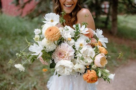 Denver Florist/Amy Lauren on Instagram: "All of my favorite things in a bouquet. Garden roses and local dahlias. Also, I grew those happy little cosmos 😎 photo: @clairehuntphotography planning: @birchandhoneycollective Hair and makeup: @aspenmakeup @lolabeautydnvr custom signs: @handsomeloveco decor rentals: @theborrowingbride venue: @snowmassclub . . . . #aspenflorist #aspenwedding #snowmasswedding #vailflorist #denverwedding #denverflorist #gardenrose #bridalbouquet #dahlia" Cosmos Bridal Bouquet, Cosmo Bouquet, Bouquet Garden, Aspen Wedding, Denver Wedding, Garden Roses, Rose Wedding, Hair And Makeup, My Favorite Things