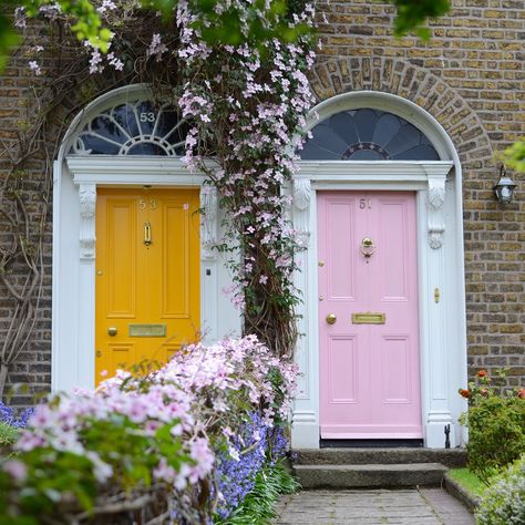 The best way to start your Dublin daydreams - places to inspire your next or first visit to Dublin! Dublin City Aesthetic, Ireland Core, Irish Doors, Dublin Architecture, Dublin Ireland Aesthetic, Dublin Doors, Dublin Bucket List, Dublin Library, Dublin Day Trips