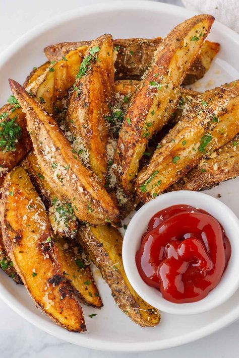 Oven Baked Potato Wedges! These roasted potato wedges are incredibly flavorful, crispy, and tender inside. Perfect as a side dish or serve as appetizers with dipping sauce. Very easy to make! Roasted Sweet Potato Wedges Oven Baked, Rosemary Potato Wedges, Roasted Potatoes Wedges In Oven, Homemade Potato Wedges In Oven, Dip For Potato Wedges, Potato Wedge Recipes, Jojo Potato Wedges, Russet Potato Side Dishes, Oven Roasted Potato Wedges