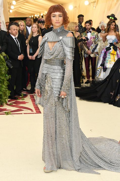 Zendaya Is a Warrior Ready to Take On the World in Her Met Gala Gown Zendaya Met Gala, Best Met Gala Looks, Gala Outfits, Celebrity Dresses Red Carpet, Gala Themes, Met Gala Outfits, Gala Gown, Met Gala Dresses, Gala Outfit