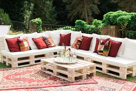 Couch Wedding, Sofa Wedding, Boho Wedding Ideas, Pallet Lounge, German Wedding, Boho Lounge, Pallet Wedding, Wedding Bohemian, Boho Outdoor