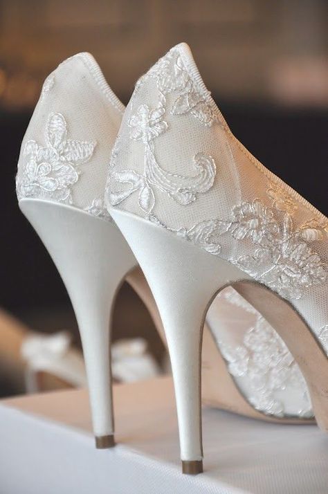 22 Breath-taking Ivory Wedding Shoes for Your Dress! #weddingshoes Lace Wedding Shoes, Beautiful Wedding Shoes, Wedding High Heels, Bridal Shoe, Ivory Wedding Shoes, Wedding Shoes Lace, Wedding Shoes Bride, Casual High Heels, White Wedding Shoes