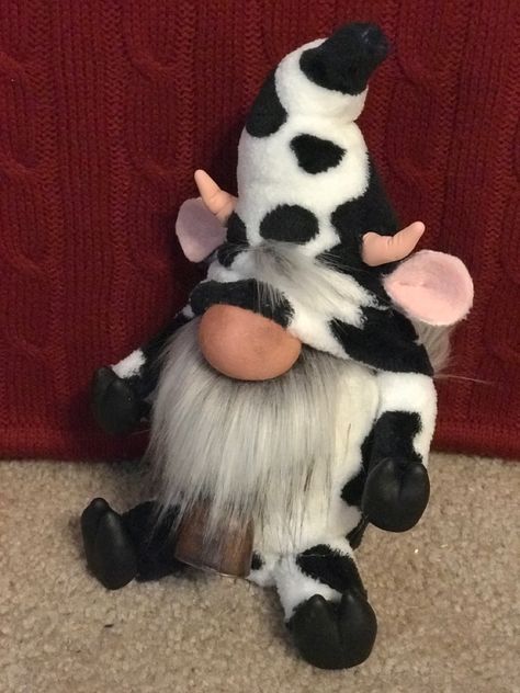 Cow Gnome Diy, Animal Gnomes Diy, Craftsman Decorating Ideas, Cow Gnomes, Animal Gnomes, Diy Gnome Doll, Cowboy Gnome, Cow Gnome, Dog Gnome