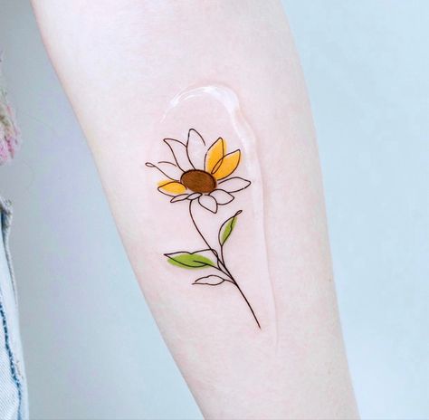 Minimalist Sunflower Tattoo Simple, Minimal Color Tattoo, Sunflower Minimalist Tattoo, Tiny Sunflower Tattoo, Minimalistic Sunflower Tattoo, Sunflower And Butterfly Tattoo, Sunflower Tattoo Ideas, Sunflower Tattoo Simple, Amazing 3d Tattoos