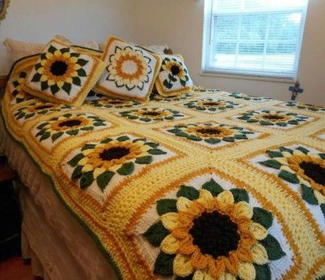 Sunflower Bedspread - Free Pattern Crochet Geek, Crochet Bedspread, Crochet Sunflower, Manta Crochet, Haken Baby, Afghan Pattern, Square Blanket, Granny Squares Pattern, Sunflower Pattern