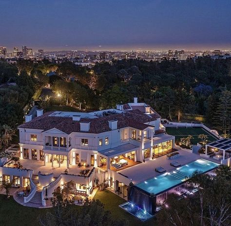 Bel Air House, Bel Air Mansion, Prince Of Bel Air, Mega Mansions, Areas Verdes, Weekend House, Orange Walls, Mansions Luxury, Los Angeles Homes