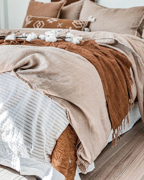 Cozy Cottage Bedroom Blankets, Rust Farmhouse Bedroom, Copper Brown Bedding, Boho Bedroom Tan Bedding, Bedding Rust Color, Rust Brown Bedding, Carmel Colored Bedding, Rust Bedspread Bedroom, Beige Bedspread Ideas