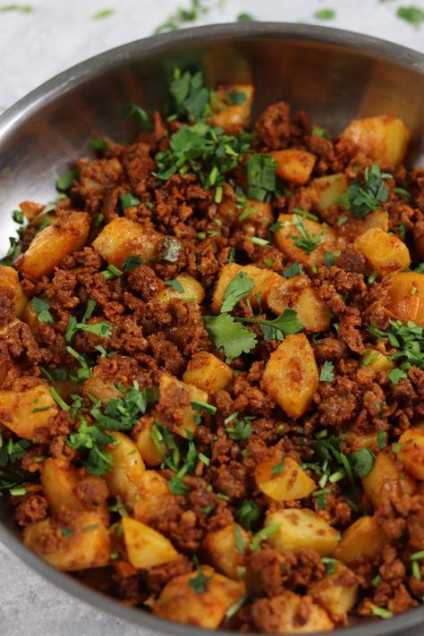 Chorizo con Papas (Mexican Chorizo with Potatoes) - La Saucy Kitchen Potatoes With Chorizo, Chorizo With Potatoes, Chorizo And Potato Recipes, Papas And Chorizo, Chorizo Potato Recipes, Chorizo And Potato Tacos, Chourico Recipes, Mexican Cookout, Chorizo Potato Tacos