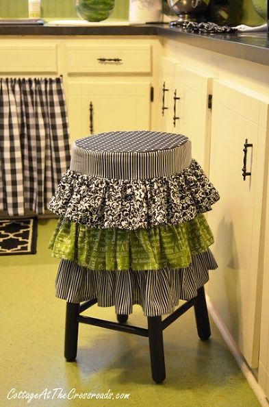 Kitchen Stool, Stool Covers, The Crossroads, Innovative Ideas, Sewing Rooms, Kitchen Stools, Updated Kitchen, Clipboard, Diy Projects To Try