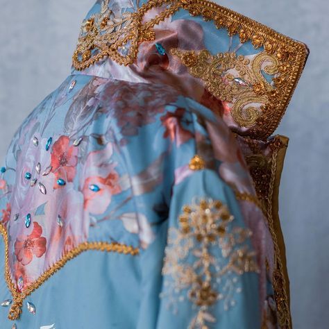 This one is the most rococo Howl jacket I have made yet! #howlpendragoncosplay #studioghibliinspired #rocococostume #beautifulcostumes | Instagram Howls Coat, Howls Jacket, Howl Jacket, Dnd Outfits, Howls Moving Castle Cosplay, Howls Moving Castle Art, Howl Pendragon, Outfit References, Howls Moving