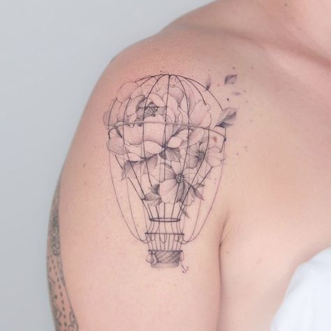 Hot Air Balloon Tattoo, Air Balloon Tattoo, Balloon Tattoo, Tattoo Zeichnungen, Wrist Tattoos For Women, Tattoo Feminina, Symbolic Tattoos, Popular Tattoos, Creative Tattoos