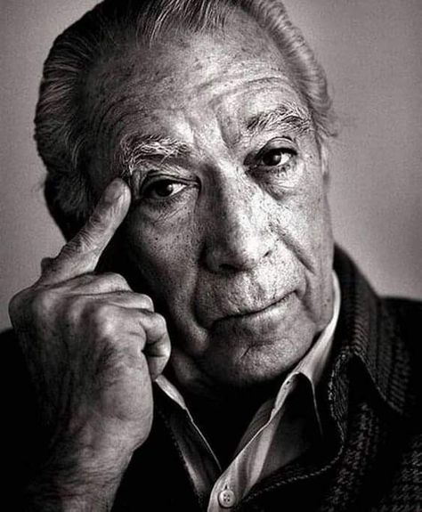 Anthony Quinn, Hollywood Men, Hollywood Icons, Celebrity Portraits, Black And White Portraits, Male Portrait, Interesting Faces, 인물 사진, Famous Faces