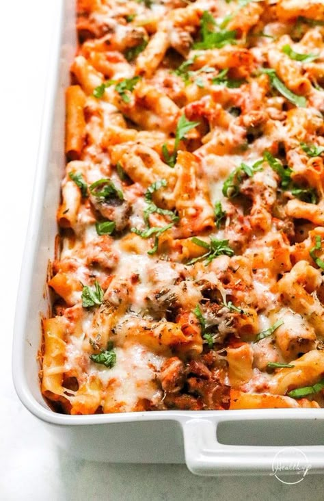 Baked ziti with ricotta and meat sauce is classic comfort food, and it will become one of your family's favorite meals! Baked Ziti Half Baked Harvest, Ziti With Ground Beef, Baked Ziti With Ground Beef, Baked Ziti With Ricotta, Recipe Spinach, Ground Beef Recipe, Ziti Recipes, Baked Ziti Recipe, Marinara Sauce Homemade