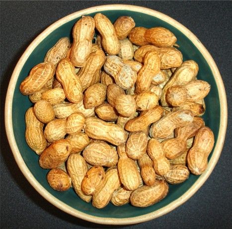 Peanuts 101! This is a basic recipe for roasting peanuts gleaned from Chef2Chef. You may use as many peanuts as you want, the method is the same, just keep it one layer deep. The computer wont let me list one ingredient, so I have added salt. You may use or not. Roasted Peanuts Recipe, Peanuts In Shell, Boiled Peanuts, Raw Peanuts, Peanut Recipes, Southern Food, Cooking Basics, Roasted Peanuts, Roast Recipes