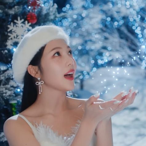 aespa x red velvet "beautiful christmas" joy lq icon Red Velvet Beautiful Christmas, Aespa Christmas, Joy Rv, Unorganized Idea, Christmas Playlist, Joy Red Velvet, Red Velvet Joy, Christmas Icons, Girl Cakes