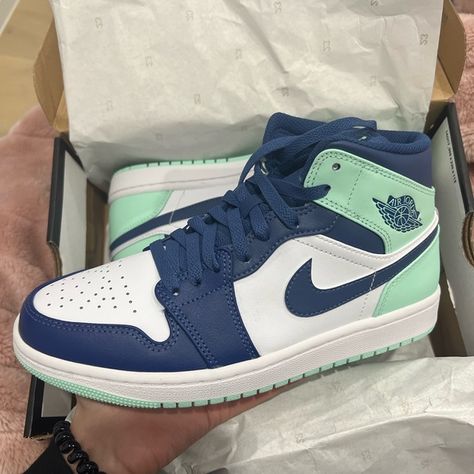 Jordan 1 blue mint Jordan 1 Blue Mint, Slay Shoes, Nike Shoes Blue, Jordan 1 Blue, Slippers Heels, Dream List, College Aesthetic, Teen Outfits, All Nike Shoes