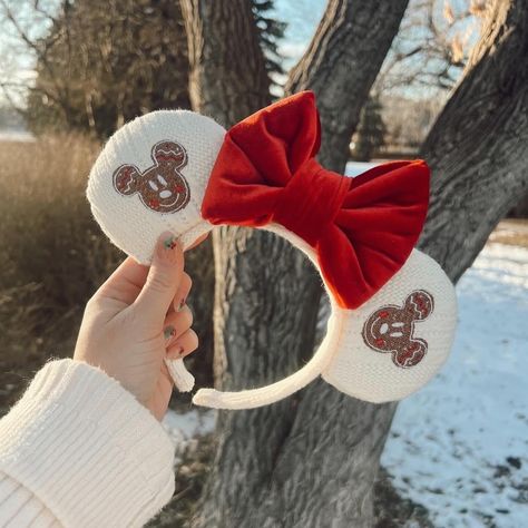 Disney Ears Homemade, Christmas Ears Disney, Gingerbread Mickey Ears, Disney Ears Christmas, Disney At Christmas Outfits, Unrealistic Dresses, Christmas Disney Ears, Christmas Disney Outfits, Disneyland Ootd