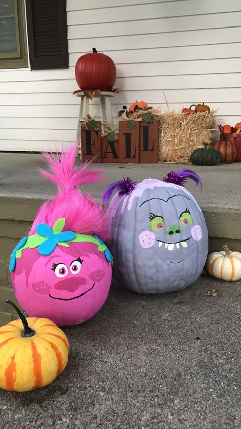 Trolls painted pumpkins #trolls #halloween Poppy and Bridget https://plus.google.com/106828275819728451132/posts/J9ZotkT4BmN?iem=4&gpawv=1&hl=en-US Poppy Pumpkin Painting, Cartoon Characters Pumpkin Painting, Trolls Pumpkin Painting Ideas, Princess Poppy Pumpkin, Troll Pumpkin Ideas, Trunk Or Treat Trolls Theme, Ideas For Painting A Pumpkin, Group Pumpkin Painting Ideas, Kids Painted Pumpkins