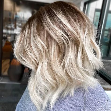 Laura Beverlin Hair, High Light Low Light Hair Blonde, Fall Hair Colors For Blondes Short, Fall 2023 Hair Color Trends Blonde, Fall Blonde Hair Color Low Lights Winter, Fall Balayage Blonde, Creamy Vanilla Blonde Hair, Fall Blonde Hair Color, Fall Blonde Hair