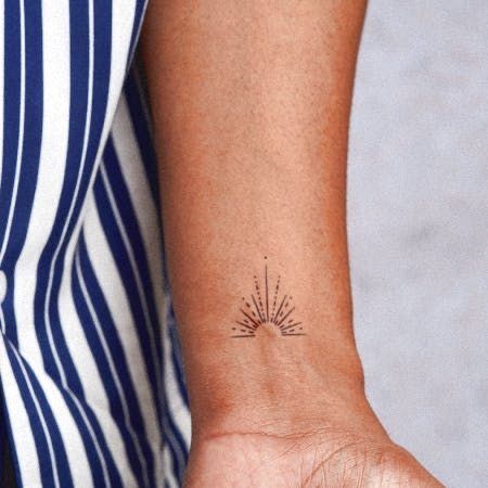 Buraka Tattoo, Inner Wrist Tattoos, Tattoo Sonne, Ankle Tattoos For Women, Tattoo Signs, Wrist Tattoos For Women, Arm Tattoos For Women, Sun Tattoo, Dainty Tattoos