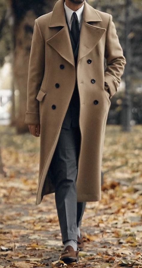 Great Coat Men, Trench Coat Men Aesthetic, Old Money Trench Coat, Trench Coat Outfit Men, Coat Outfit Men, Detective Outfit, Classic Gentleman, Stylish Mens Suits, Overcoat Men