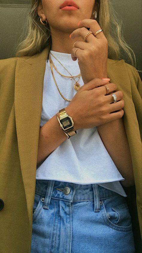 How To Style Casio Vintage Watch, Casio Watch Gold Women, Retro Casio Watch, Casio Vintage Watch Woman Gold, Gold Casio Watch Woman, Office Jewellery For Women, Casio Gold Watch Woman, Casio Watch Women Outfit, Casio Watch Outfit