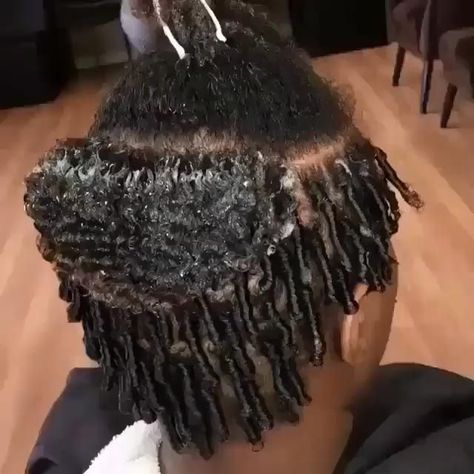 Barbershop Ideas, Coiling Natural Hair, Cabello Afro Natural, Hair Twists, Twisted Hair, Protective Hairstyles For Natural Hair, African Hair Braiding Styles, Natural Hair Tutorials, Afrikaanse Mode