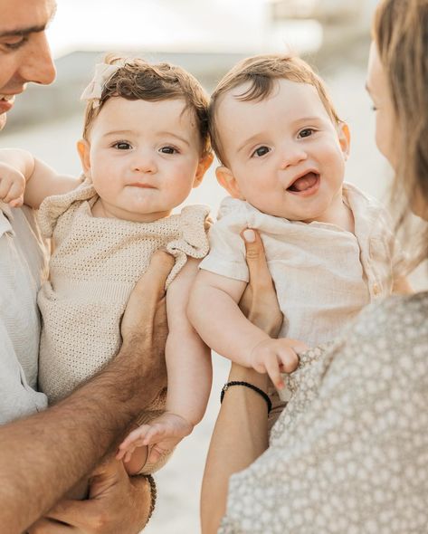 I’ve been capturing a lot of ✨ double trouble ✨ this past month!! Look at these sweet twins 💕 And not to mention the perfectly selected outfits!! ✨ My first Topsail session this season was, as always, picture perfect with the most amazing sunset. Looking forward to spending much more time around here this summer! 🌅 #oakislandfamilyphotographer #oakisland #wilmingtonncphotographer #wilmingtonnc #wrightsvillebeach #wrightsville #ncphotographer #topsailncphotographer #topsailphotographer #casw... Family Photo Poses With Twins, Fall Family Photos With Twins, Family With Twins Photography, Twin 6 Month Photoshoot, Family Of 4 With Baby Photography, Family Photo Fall Ideas, Twin Babies Photoshoot Ideas, Twin 1 Year Photoshoot, Twins Photoshoot Ideas 1 Year