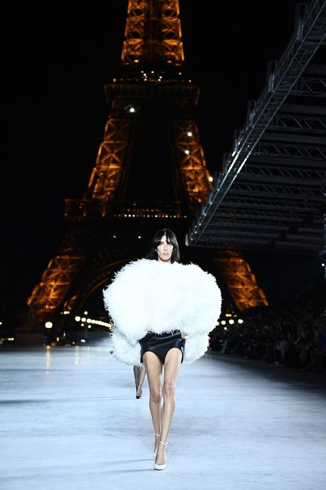 Saint Laurent Eiffel Tower show sets the bar high at Paris Fashion Week Eiffel Tower Fashion, Cocktail Photos, High Fashion Couture, Paris Fashion Week Runway, African Models, Model Inspo, Lenny Kravitz, Paris Photo, Beauty Must Haves