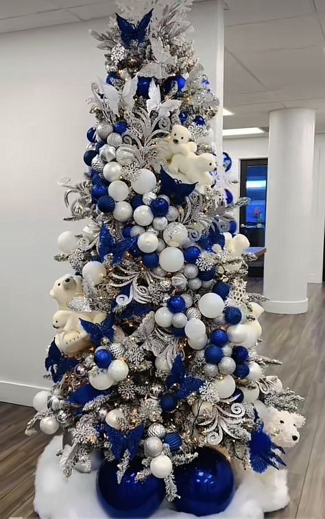 Christmas Tree Angel Theme, Royal Blue And White Christmas Tree, Christmas Tree Ideas White Ornaments, Blue Gold White Christmas Tree, White And Blue Christmas Tree Ideas, Blue Themed Christmas Decorating Ideas, White Christmas Tree Ideas Blue, Blue And White Christmas Tree Ideas, Blue And Gold Christmas Tree Ideas