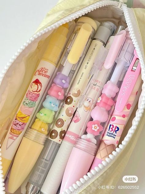 Japanese School Supplies, Cute Desk Organization, Memo Pad Design, Pretty School Supplies, Cute Stationary School Supplies, School Bag Essentials, Sticker Organization, Cute School Stationary, Stationary Items