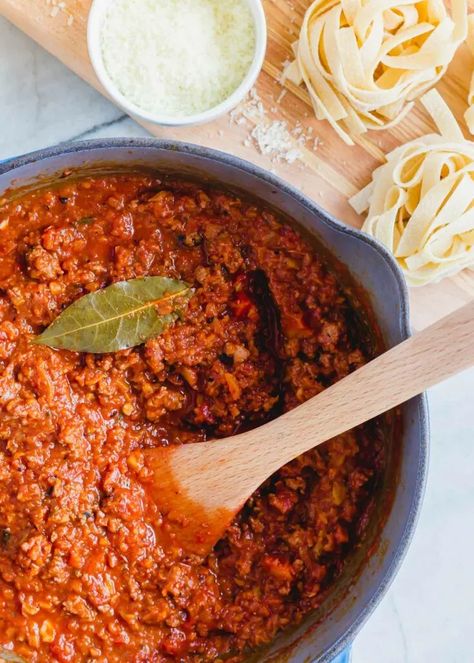 Lamb Sauce Recipes, Lamb Bolognese, Heirloom Tomato Recipes, Ground Lamb Recipes, Lamb Pasta, Lamb Sauce, Summer Pasta Dishes, Cozy Sunday, Bolognese Recipe