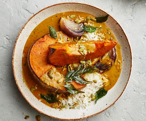 Easy Dinner Options, Pumpkin Curry, Pumpkin Soup Recipe, Cooking With Coconut Oil, One Dish Dinners, Coconut Milk Curry, Roasted Pumpkin, Roast Pumpkin, Delicious Pumpkin