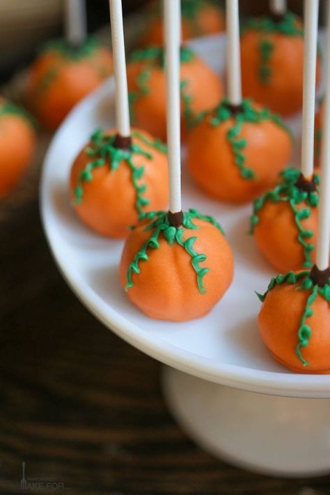 Halloween Cake Pop Recipes, Elvis Cake, Fall Cake Pops, Pumpkin Shaped Cake, Pumpkin Cake Pops, Postres Halloween, Cake Pop Designs, Halloween Cake Pops, Easy Sweets