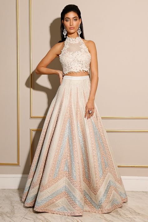 Reception Party Dress Guest, Reception Party Dress Indian, Reception Party Outfit, Punjabi Reception, Outfit For Reception, Reception Bride Outfit, Outfit Ideas Indian, Party Dress Indian, Indian Reception Outfit