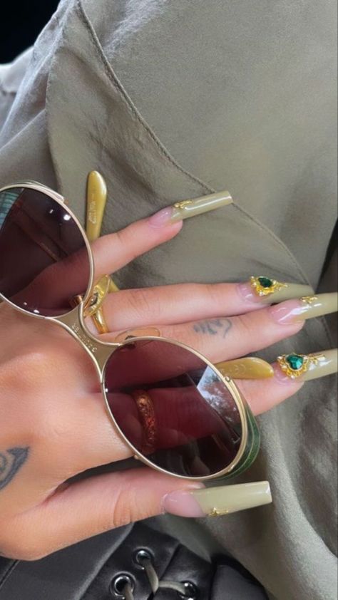 777 Kali Uchis Nails, Gem Nail Designs, Nails Classy, Nails Pretty, Nails Fun, Classy Acrylic Nails, Kali Uchis, Acrylic Nails Coffin Pink, Gem Nails