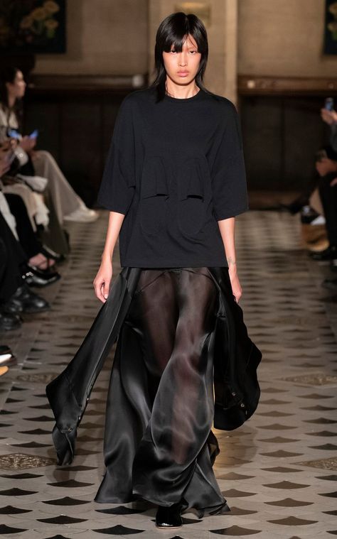 Sheer Skirt Outfit, Awake Mode, Spring 2023 Ready To Wear, 2023 Ready To Wear, Sheer Skirt, Tshirt Skirt, Spring 2023, Primavera Estate, Skirt Outfits