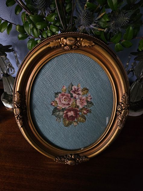 Antique Needlepoint Roses Flower Oval Ornate Frame Fall Picture Frame, Antique Needlepoint, Witch Cottage, Roses Flower, Diy Roses, Rose Frame, Pink Dark, Ornate Frame, Pink Decor