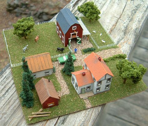 Cute model Farm 4h Farm Scene Project, Farm Model Project, Farm Diarama Ideas, Farm Diorama Ideas For Kids, Farm Diorama, Farm Display, Farm Toy Display, Miniature Farm, Play Farm