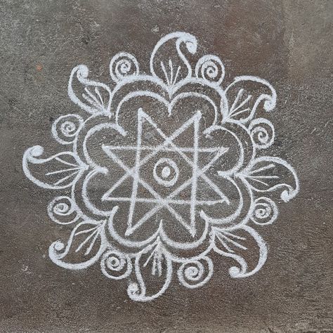 Simple Rongali, Mugulu Simple, Simple Kolam Designs Rangoli, Diwali Kolam Design, Simple Rangoli Ideas, Rangoli Kolam Designs Simple, Simple Rangoli Images, Simple Kolam Designs Easy, Small Kolam Designs